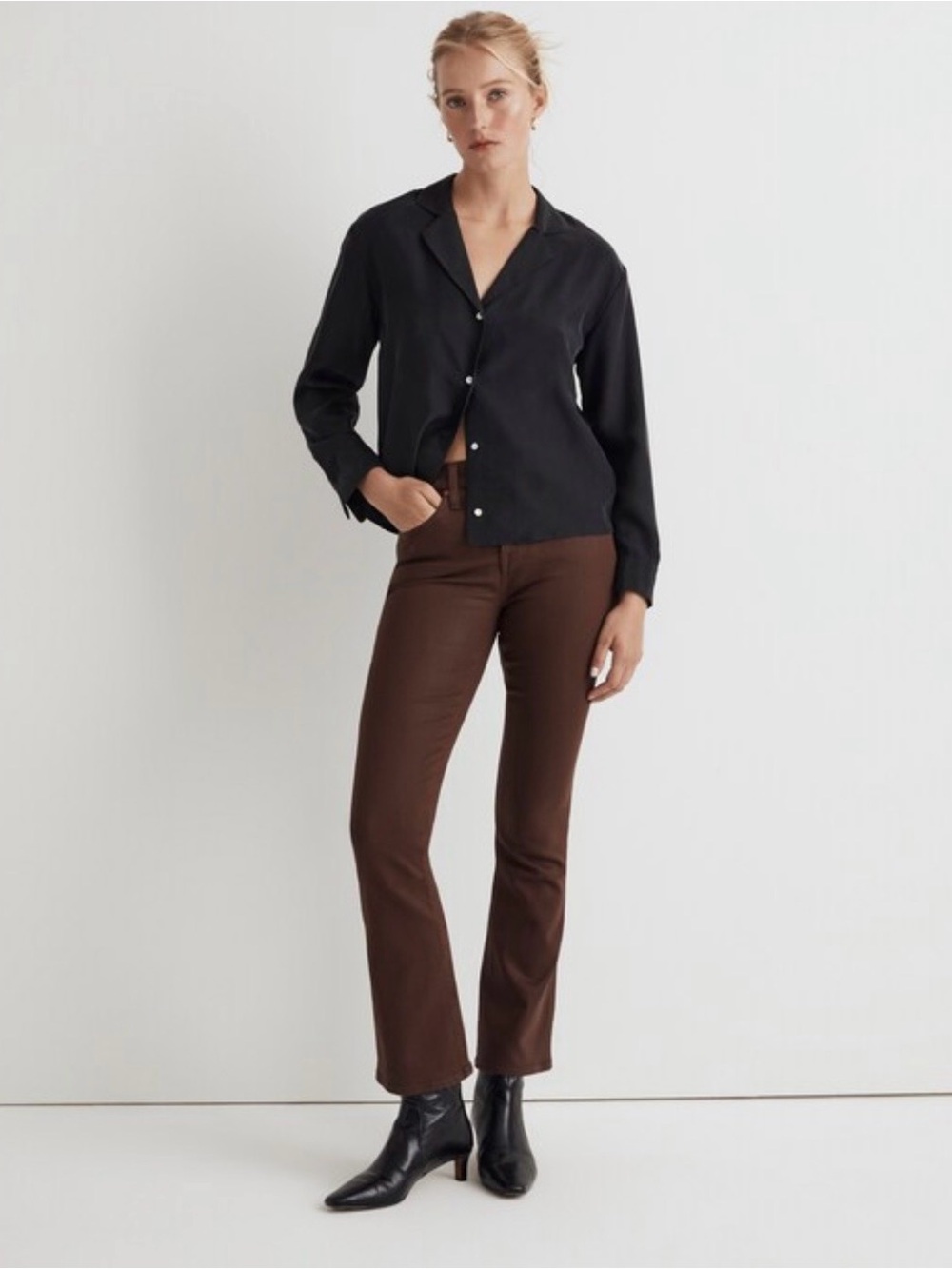 NWT Kick Out Crop Mid Rise Jeans in Hot Cocoa
Wash:Coated Edition, 25